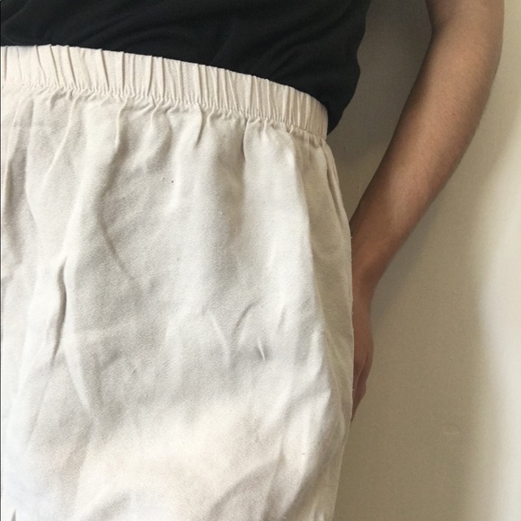 Elastic Pencil skirt in cream color - Picture 3 of 5